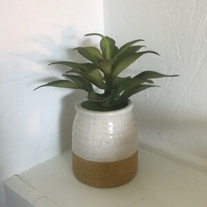 Artificial decorative potted plant